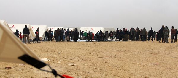 Suriye'nin kuzeyindeki Azez'de bulunan kamptaki Suriyeliler - Sputnik Türkiye