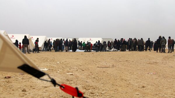 Suriye'nin kuzeyindeki Azez'de bulunan kamptaki Suriyeliler - Sputnik Türkiye