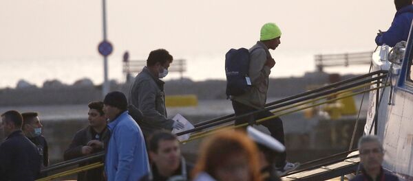 Midilli'den Dikili'ye gönderilen ilk sığınmacı grubu - Sputnik Türkiye