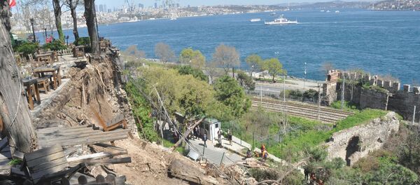 Gülhane Parkı'nda çay bahçesinin duvarı çöktü Gülhane Parkı'nda çay bahçesinin duvarı çöktü - Sputnik Türkiye