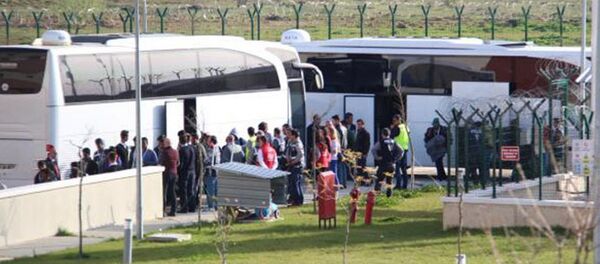 Türkiye'ye iade edilen sığınmacılar Kırklareli'ye ulaştı - Sputnik Türkiye