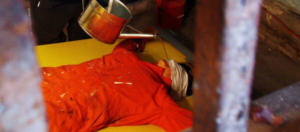 Suda boğulma hissi yaratan waterboarding işkencesi - Sputnik Türkiye