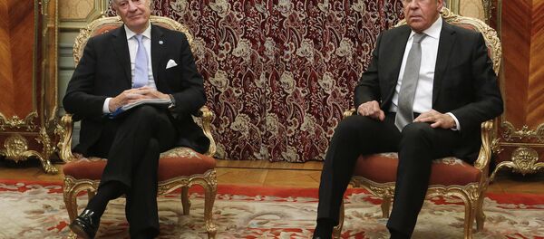 BM Suriye Özel Temsilcisi Staffan De Mistura ve Rus Dışişleri Bakanı Sergey Lavrov - Sputnik Türkiye