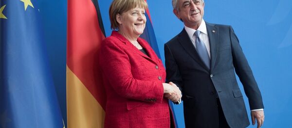 Ermenistan Cumhurbaşkanı Serj Sarkisyan ve Almanya Başbakanı Angela Merkel - Sputnik Türkiye