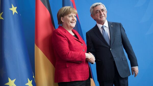 Ermenistan Cumhurbaşkanı Serj Sarkisyan ve Almanya Başbakanı Angela Merkel - Sputnik Türkiye