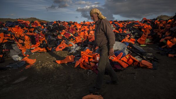 Yunan adalarında sığınmacıların geride bıraktığı can yelekleri - Sputnik Türkiye