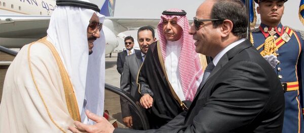 Suudi Arabistan Kralı Selman bin Abdülaziz el Suud ve Mısır Cumhurbaşkanı Abdulfettah el Sisi - Sputnik Türkiye