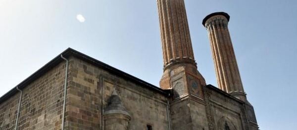 Çifte Minareli Medrese'ye boru döşediler - Sputnik Türkiye