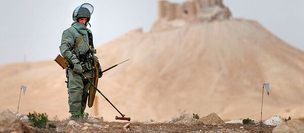 Rus uzmanlar Palmira'yı mayınlardan temizliyor - Sputnik Türkiye