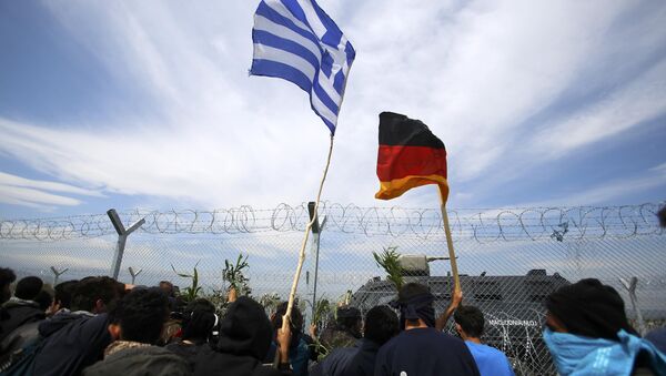 Almanya'ya gitmek için Yunanistan'ın Makedonya sınırındaki İdomeni kasabasında bekleyen sığınmacılar - Sputnik Türkiye