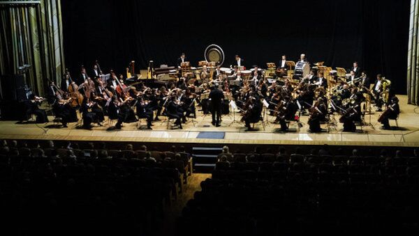 Rusya Devlet Başkanı Vladimir Putin, Münih Filarmonisi ve Mariinka Tiyatrosu’nun birleşik orkestrasının konserini dinledi. - Sputnik Türkiye