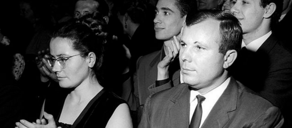 Yuri Gagarin ve eşi Yuri Gagarin ve eşi - Sputnik Türkiye