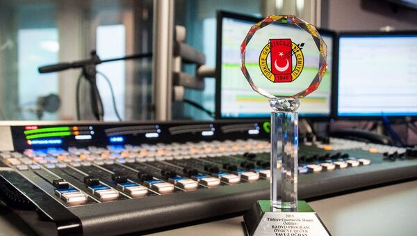 Türkiye Gazeteciler Cemiyeti’nden RS FM’e ödül - Sputnik Türkiye