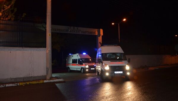 Diyarbakır'ın Hani ilçesinde, teröristler tarafından İlçe Jandarma Komutanlığına bombalı saldırı gerçekleştirildi. Saldırıda yaralanan askerler Diyarbakır Asker Hastanesine kaldırıldı. - Sputnik Türkiye
