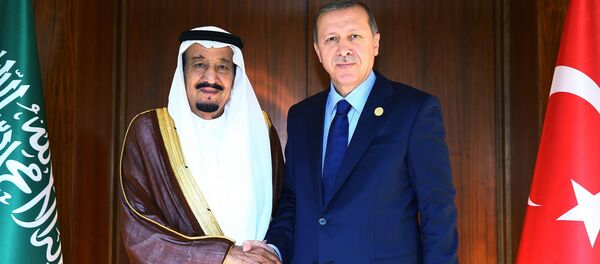 President of Turkey Recep Tayyip Erdogan (R) and Saudi King Salman bin Abdul Aziz Al Saud (L) - Sputnik Türkiye