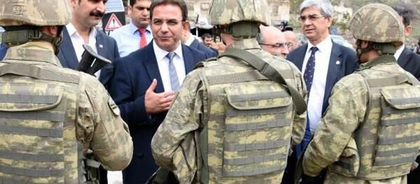 Hakkari’nin Yüksekova ilçesine gelen CHP heyeti güvenlik gerekçesiyle ilçeye giremedi. - Sputnik Türkiye