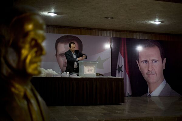 Suriye Devlet Başkanı Beşar Esad tarafından şubat ayında ilan edilen, 250 sandalyeli Halk Meclisi seçimleri için oy verme işlemi TSİ 07.00’de başladı. - Sputnik Türkiye