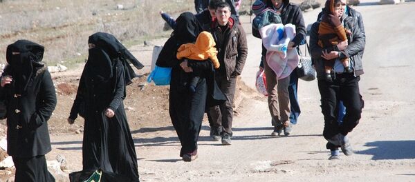 IŞİD saldırılarından kaçan Suriyeliler Türkiye sınırına ilerliyor. - Sputnik Türkiye