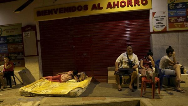 Ekvador'un Portoviejo kentinde çok sayıda kişi, deprem sonrasında sokakta kalmaya başladı. - Sputnik Türkiye