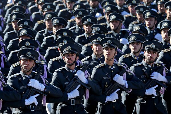 İran'da askeri geçit töreni - Sputnik Türkiye