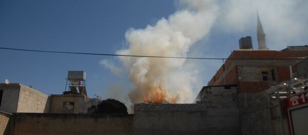 Suriye'deki IŞİD bölgesinden saat 14.40'ta başlayan roketatar ateşi, Kilis kent merkezinde Bilalihabeşi Mahallesi'ni hedef aldı. - Sputnik Türkiye