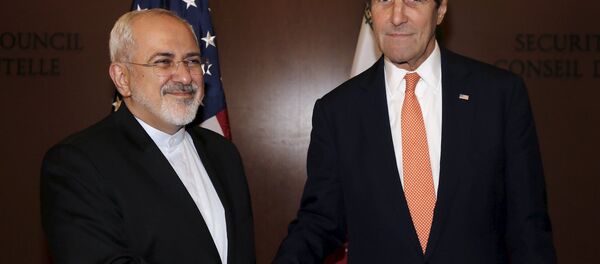 ABD Dışişleri Bakanı John Kerry ile İranlı mevkidaşı Cevad Zarif - Sputnik Türkiye