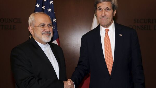 ABD Dışişleri Bakanı John Kerry ile İranlı mevkidaşı Cevad Zarif - Sputnik Türkiye