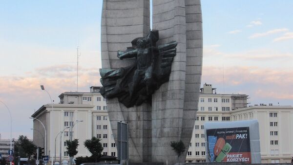 Polonya’nın Rzeszów kentindeki ‘Devrimci Kahramanlık’ anıtı - Sputnik Türkiye