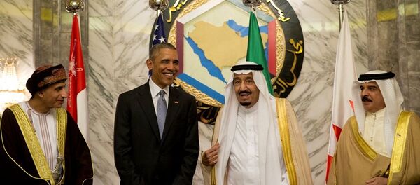 Riyad’da düzenlenen Körfez İşbirliği Konseyi zirvesinde (soldan sağa) Umman Başbakanı Fahd bin Mahmud el Said, ABD Başkanı Barack Obama, Suudi Arabistan Kralı Selman ve Bahreyn Kralı Hamad bin İsa el Halife birlikte poz verdi. - Sputnik Türkiye
