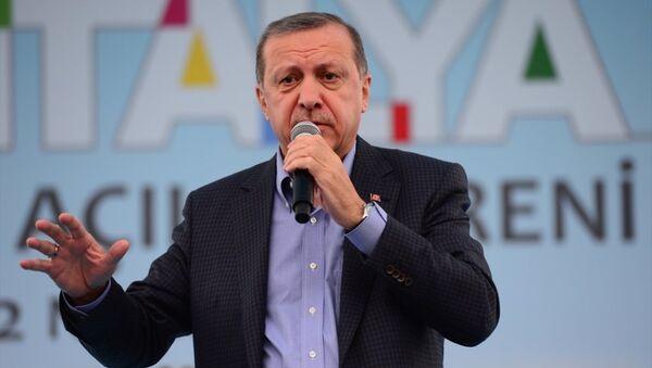 Cumhurbaşkanı Recep Tayyip Erdoğan, Antalya'nın Kepez ilçesinde düzenlenen toplu açılış törenine katılarak vatandaşlara hitap etti. - Sputnik Türkiye