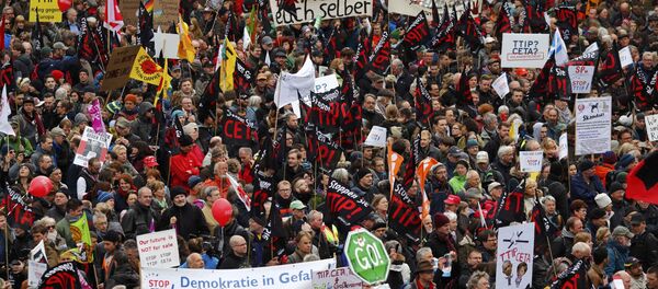 Hannover'daki TTIP protestosu - Sputnik Türkiye
