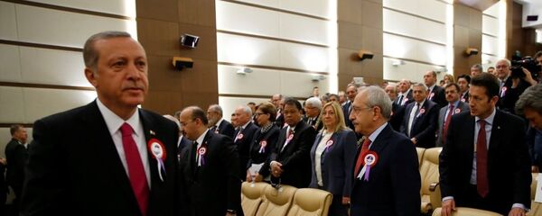 Anayasa Mahkemesinin kuruluşunun 54. yıldönümü dolayısıyla yüce divan salonunda tören düzenlendi. Törene Cumhurbaşkanı Recep Tayyip Erdoğan, CHP Genel Başkanı Kemal Kılıçdaroğlu da katıldı. - Sputnik Türkiye