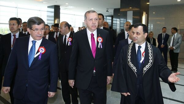 Cumhurbaşkanı Recep Tayyip Erdoğan - Başbakan Ahmet Davutoğlu - Anayasa Mahkemesi Başkanı Zühtü Aslan - Sputnik Türkiye