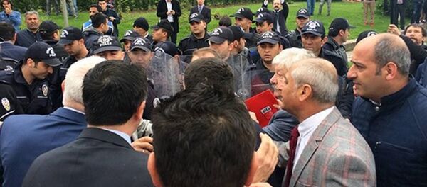 Meclis önünde 'laiklik' arbedesi - Sputnik Türkiye