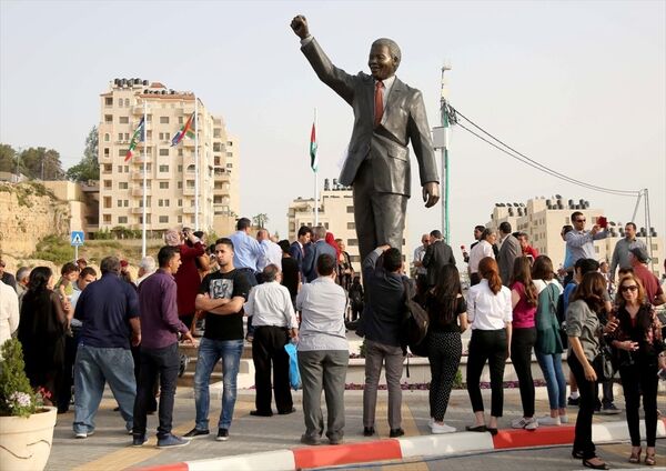 Filistin'e 'en büyük' Mandela heykeli - Sputnik Türkiye