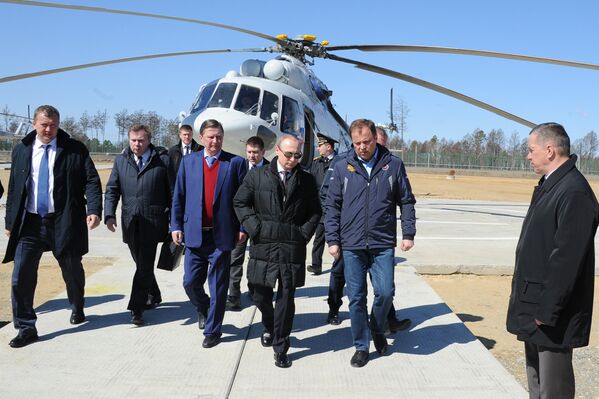 Rusya’nın uzak doğusunda inşa edilen yeni uzay üssü Vostoçnıy’dan bir ilk olarak bu sabah 05:01’de Soyuz-2.1a roketi fırlatıldı. Rusya Devlet Başkanı Vladimir Putin de fırlatma anına şahit oldu. - Sputnik Türkiye