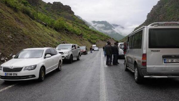 Hakkari-Çukurca karayolunda, PKK'lılar, askeri konvoyun geçişi sırasında roketatarla ateş açtı. - Sputnik Türkiye