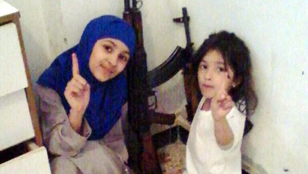 Azerbaycan güvenlik güçleri, anneleriyle birlikte Suriye'ye giderek IŞİD saflarına katılan 11 yaşındaki Nazrin ve 5 yaşındaki Lala'yı aramaya başladı. - Sputnik Türkiye