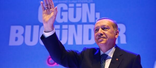 Cumhurbaşkanı Recep Tayyip Erdoğan, İmam Hatipliler Derneği'nce Sinan Erdem Spor Salonunda düzenlenen Önder İmam Hatip Gençlik Buluşmasına katıldı. - Sputnik Türkiye