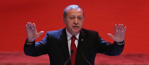 Recep Tayyip Erdoğan, İstanbul Lütfi Kırdar Uluslararası Kongre ve Sergi Sarayı'nda, Kut'ül Amare Zaferi'nin 100. yılı münasebetiyle düzenlenen kutlama merasimine katılarak konuşma yaptı. - Sputnik Türkiye