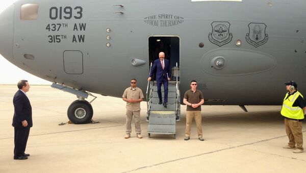 Vice President Joe Biden steps off a C-17 military transport plane upon his arrival in Baghdad, Iraq, Thursday, April 28, 2016. - Sputnik Türkiye