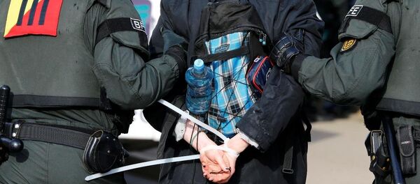 AfD'yi protesto gösterisinde çatışma - Sputnik Türkiye