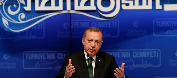 Cumhurbaşkanı Recep Tayyip Erdoğan, Haliç Kongre Merkezi'nde düzenlenen İlim Yayma Cemiyeti'nin 65. Kuruluş Yıl Dönümü Töreni ve 61. Olağan Genel Kurulu'nda konuşma yaptı. - Sputnik Türkiye