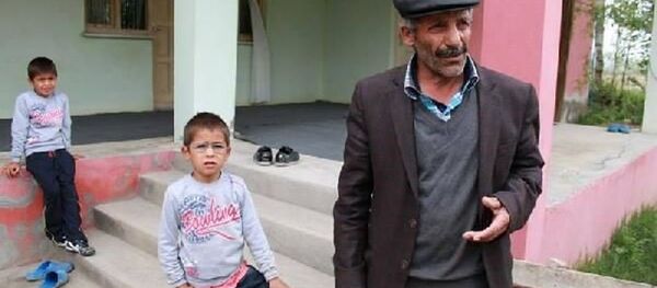 TAK’ın (Kürdistan Özgürlük Şahinleri) üstlendiği Bursa Ulu Camii önündeki canlı bomba eylemini gerçekleştirdiği ileri sürülen Eser Çali'nin Iğdır'daki babası konuştu. - Sputnik Türkiye