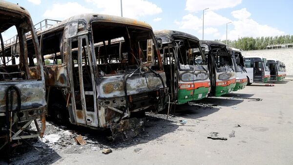 Suudi Arabistan’ın en büyük şirketlerinden Binladin Group’un 77 bin işçinin işlerine son vermesinin ardından düzenlenen gösterilerde, en az 9 otobüs yakıldı. - Sputnik Türkiye