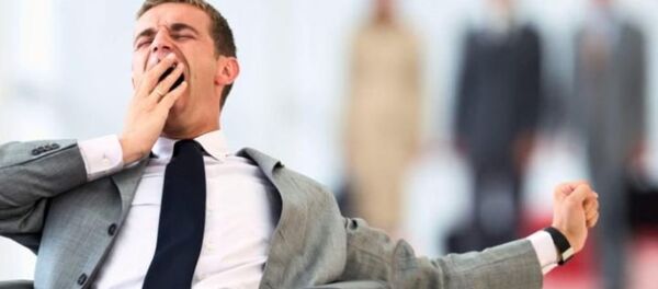 Fransa'nın başkenti Paris'te bir parfüm şirketinde çalışan Frederic Desnard, patronlarının verdiği basit görevleri 'çok sıkıcı ve basit' bulduğu için şirkete tazminat davası açtı. - Sputnik Türkiye