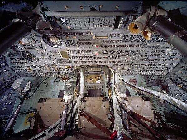 ABD’nin 1966 ile 1975 yılları arasında kullandığı Apollo Hizmet Modülü’nün içeriden görünümü. - Sputnik Türkiye