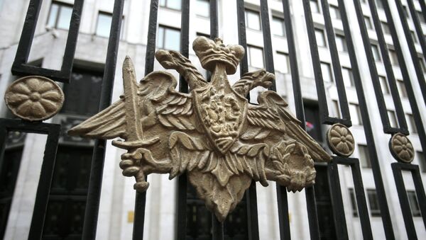 The emblem of the Russian Defense Ministry adorns the fence around the Defense Ministry's headquarters in Moscow, Russia, Thursday, Oct. 25, 2012 - Sputnik Türkiye