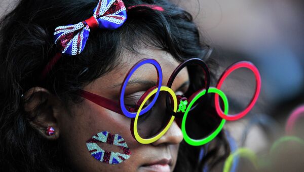 Londra'daki Yaz Olimpiyatları'nı takip eden bir seyirci. - Sputnik Türkiye