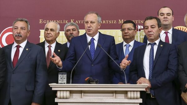 CHP Yalova Milletvekili Muharrem İnce ve beraberindeki milletvekilleri, TBMM'de basın toplantısı düzenledi. - Sputnik Türkiye